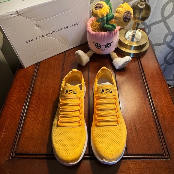 NWB - APL Women's TechLoom Breeze Marigold/White Running Shoes - Size 10